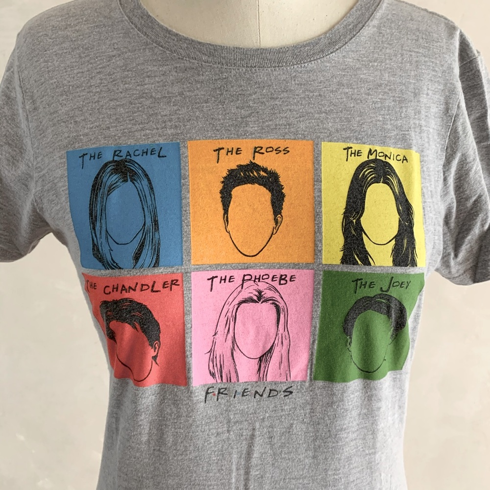 ‘Friends’ 🌈 Gray Tee shirt
